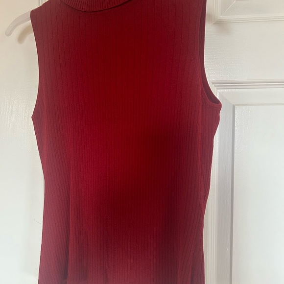 Sleeveless Red Ribbed Top - Picture 2 of 3